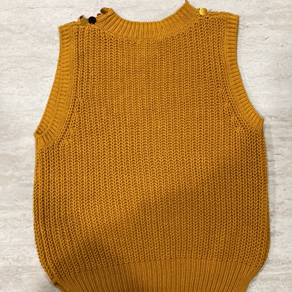 H & M Sleeveless sweater (Best Offer) - Picture 5 of 6